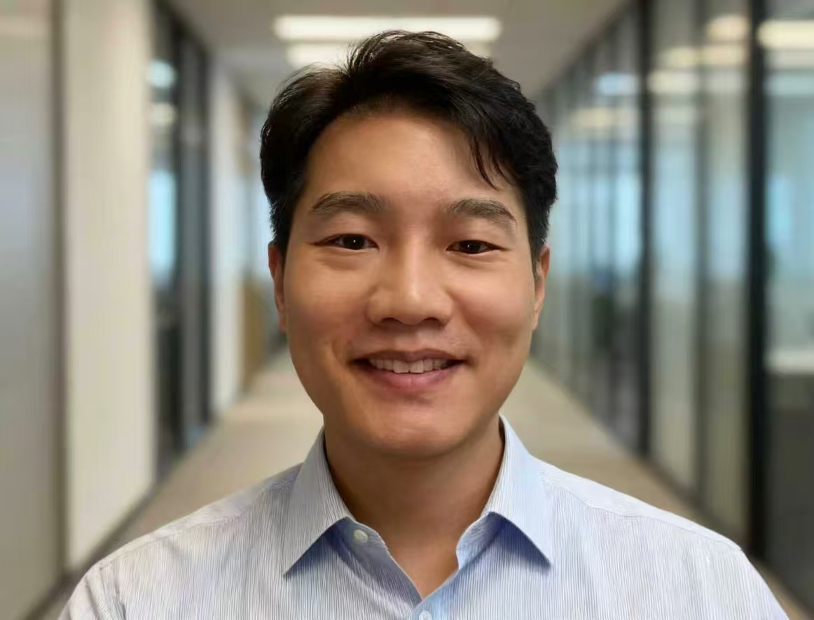 Simon - Sales Manager